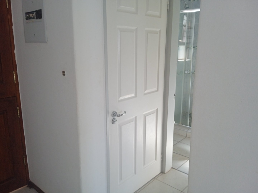 To Let 1 Bedroom Property for Rent in Kosmos North West